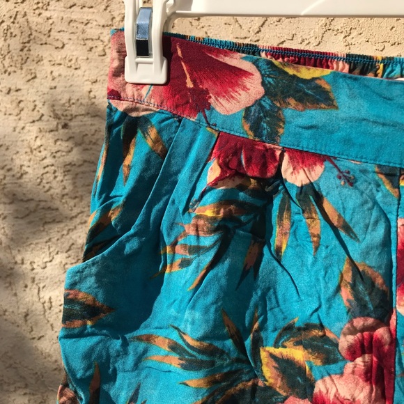 Teal Floral Shorts - Picture 2 of 5